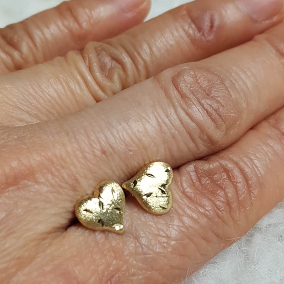 ❌❌SOLD Auth 18k Saudi gold heart earing - Picture 6 of 8